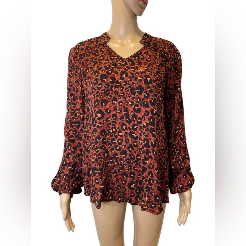 Democracy Leopard Print V-Neck Blouse size M